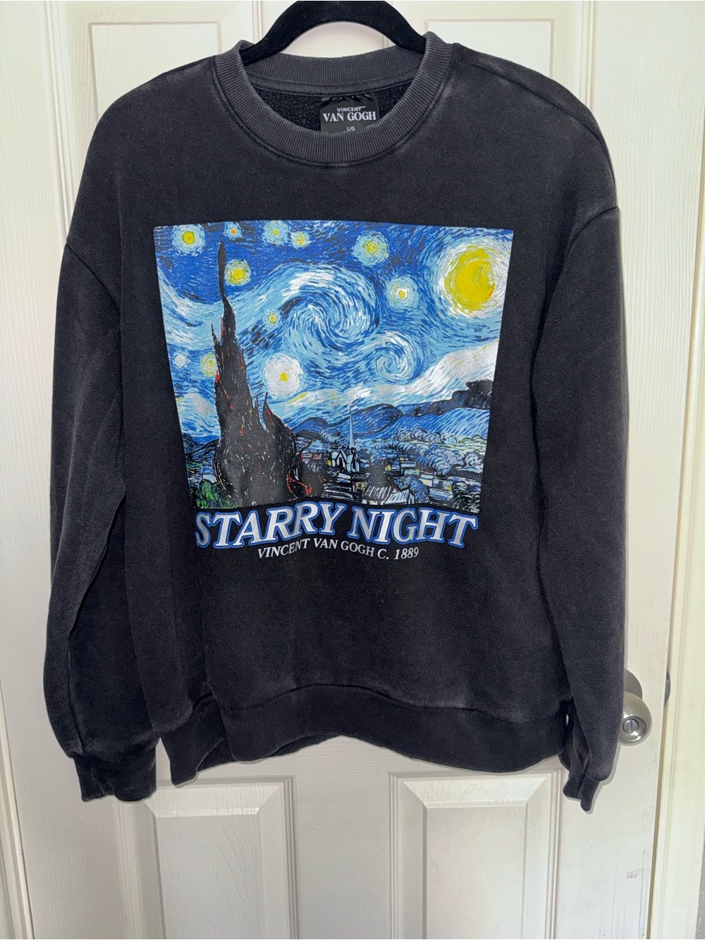 Vincent Van Gogh 'Starry Night' Graphic Crewneck Sweater - Black